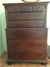 Mahogony chest of drawers