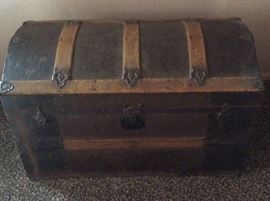  Vintage chest 