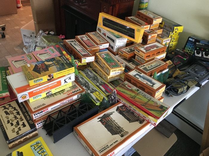 Huge collection of Tyco HO scale trains 