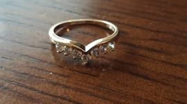 14K gold and diamonds ring