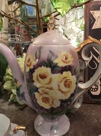 Coffee/Teapot
    Handpainted- Japan