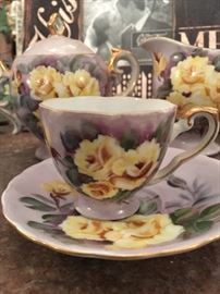 Stunning 14 Piece Set
  Handpainted - Japan