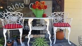 Sweet Vintage Bistro Set