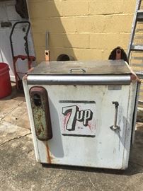 Vintage 7 up Box