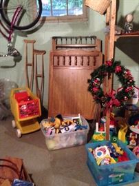 Crib, Toys