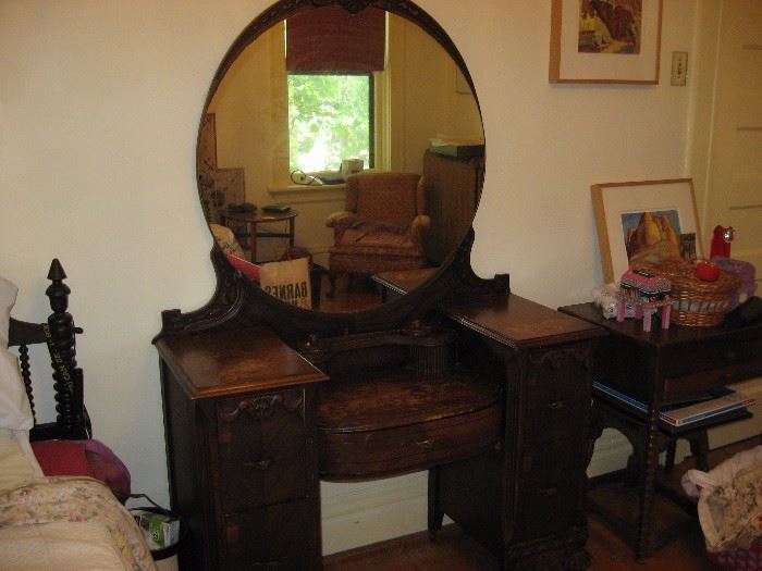 Dressing table/mirror