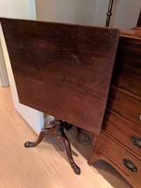 Tilt-top Table