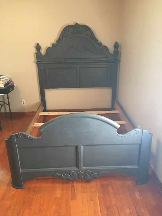 Queen size chalk painted bed