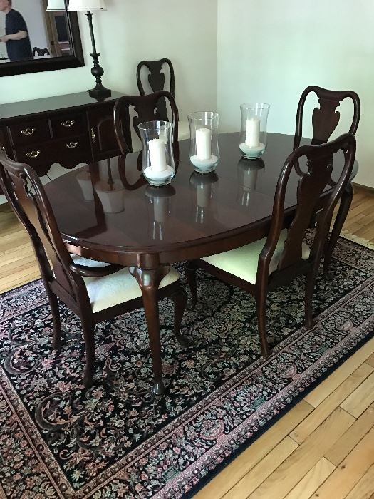 Beautiful Dining table 6 chaird