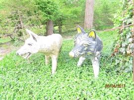 Garden Sculptures (papier mache) Really Cool.