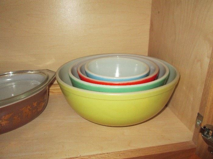 Pyrex Bowls in Primary Colors