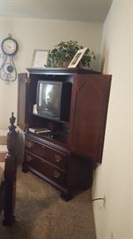 Armoire/Entertainment Center