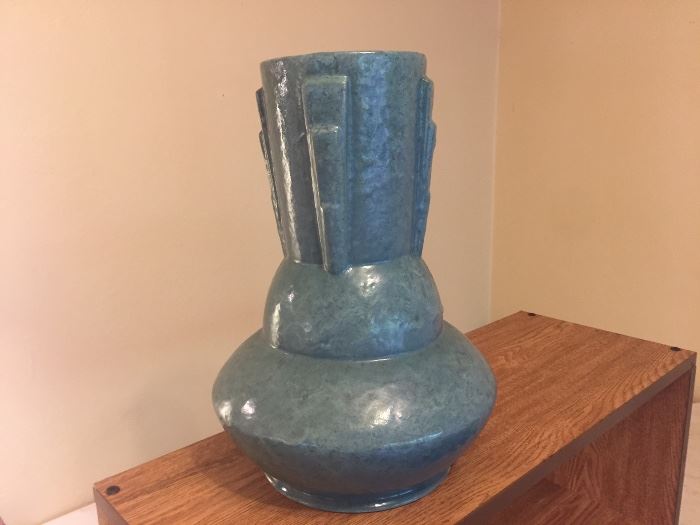 Carnelian 2 Vase (has crack in base)