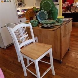 Portable island with two bistro chairs