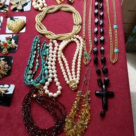 Costume jewelry including Gerda Lynggaard "Rosary" necklace in horn (dark object with cross)