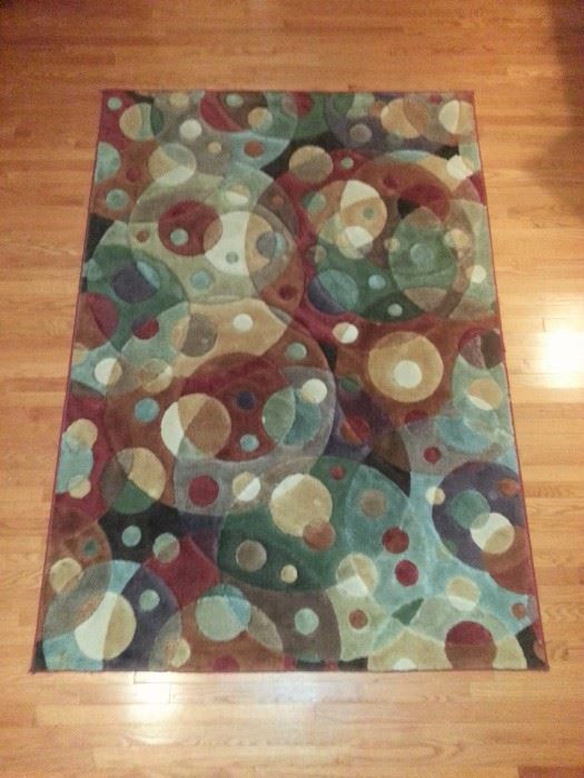 Haverty's accent rug 5'x7' - Retails $399.  Price $40.00