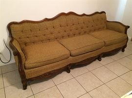 Tufted “Anthropologie” style couch - Vintage and in original condition - carved roses