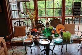 BEAUTIFUL GLASS TOP TABLE WITH  4 METAL CHAIRS