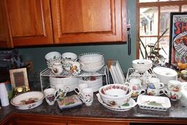 Pomona Portmeirion Made in England 100 Pieces 