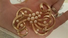 Crown Trifari vintage brooch