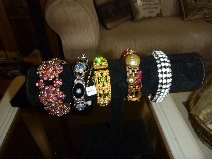 Lovely assortment of jewelry