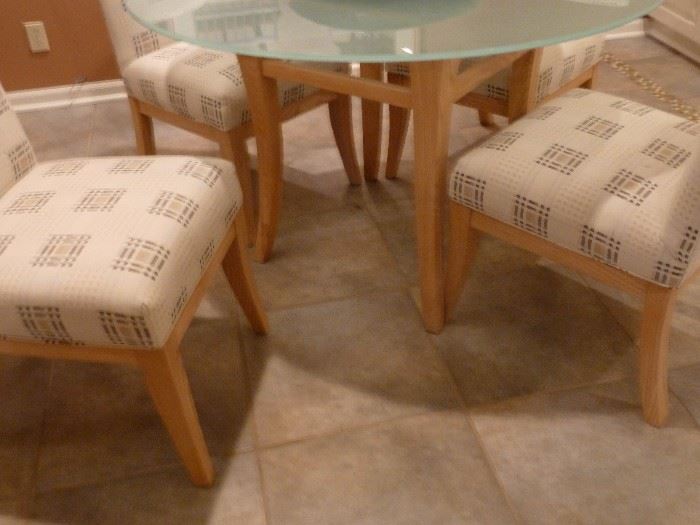 Contemporary table and chairs used one. Excellent like new condition