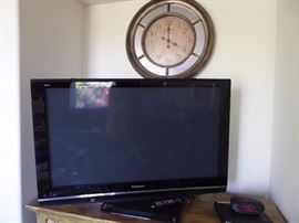 One of 4 flat screen tv's