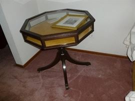 Octagon display table