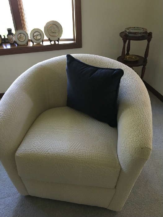 Swivel Club Chairs By Weiman Furniture