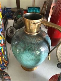 Enamel urn