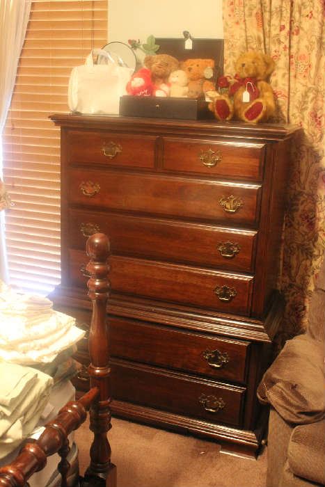 KINCAID CHEST OF DRAWERS