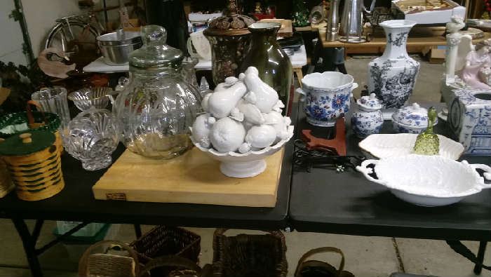 Lots of décor items, Peterboro and Longaberger baskets, 
