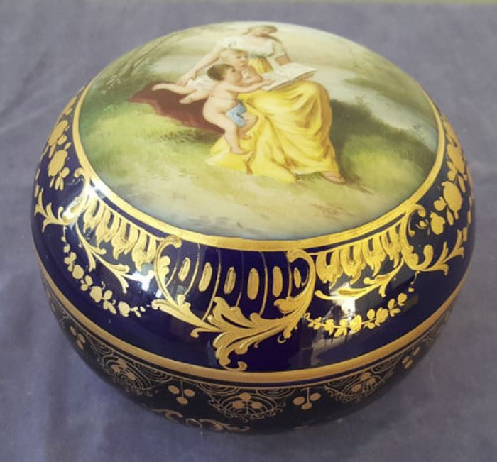 MVT131 Handpainted Dresden Porcelain Trinket Box
