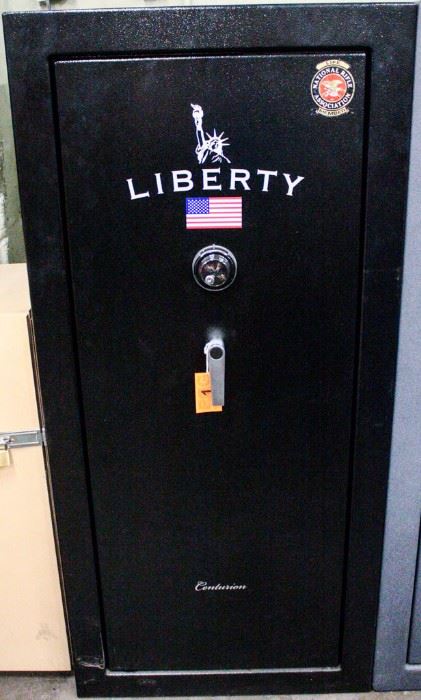 Lot 1 - Firearm Large Liberty D-20 Money Secure Safe
