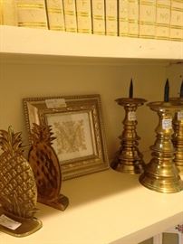 Brass pineapple book ends; framed "M"; brass candlesticks