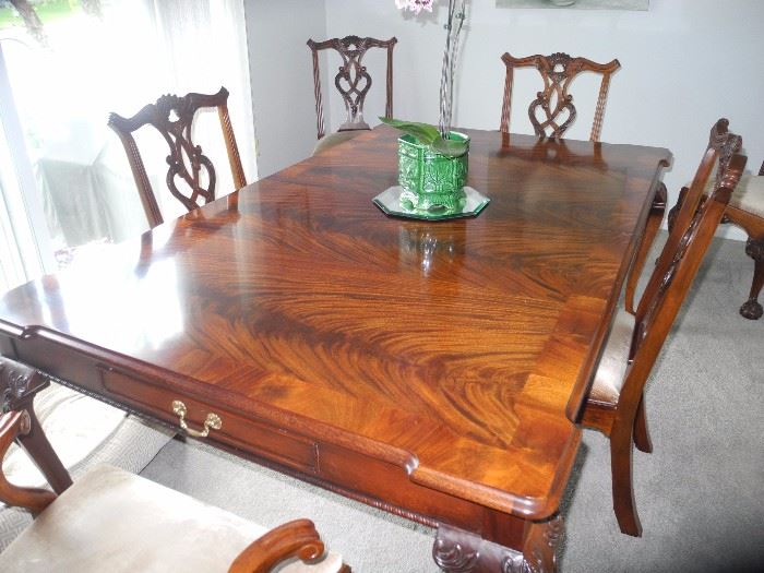 Henredon Tiger Mahogany table/chairs/two leaves/pads, great condition, purchased from Marshall Fields.