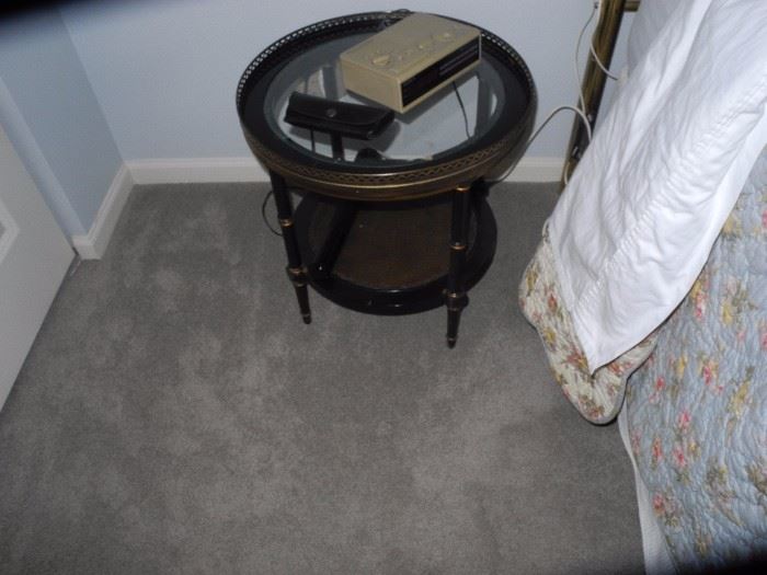 Cute metal and wood round table/nightstand