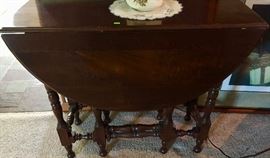 Leaf / Fold out Table