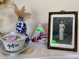 Madame Chiang Kai-shek, AKA Soong Mei-ling Autograph Picture and Gift Items w/ Paperwork