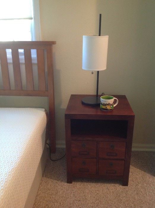 End table / Night stand
