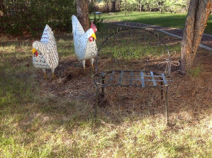Iron bench Chicken/hen