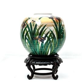 Signed Japanese Art Nouveau Style Kutani Iris Jar: A magnificent hand-painted, Art Nouveau style Japanese iris jar. This expertly rendered piece dates to approximately the 1970s, and features blooming irises in a rich palette of gold, green, cobalt blue, pink and white. Signed to the bottom “kutani” 九谷.