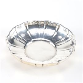 Wallace "Betsy Ross" Sterling Bon Bon Bowl: A sterling bon bon bowl in the Betsy Ross pattern by Wallace. This bowl features scalloped, paneled sides and is marked “210” to the underside. The approximate weight is 4.815 ozt.