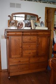 Vintage Amish 12 drawer dresser with mirror 