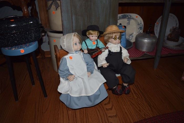 Amish dolls 