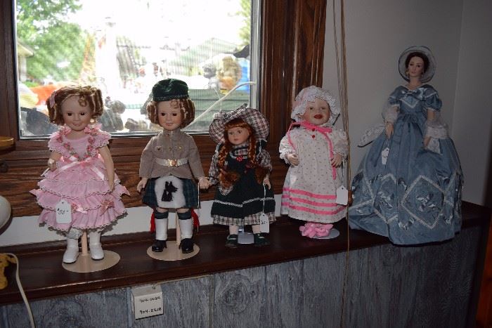 dolls with stands
