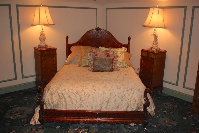 Antique Bedroom Set with Pair of Lamps