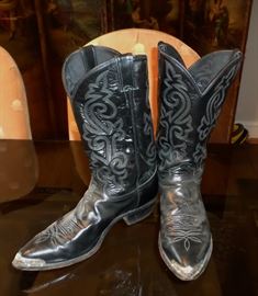 Really great pair of Men's Justin Black Tooled Leather Boots with Silver Tips