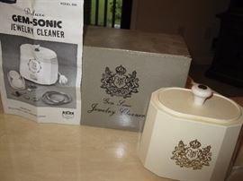 Gem-sonic jewelry cleaner (in original box)