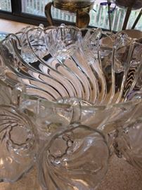 Colony punch bowl on stand with 12 cups
